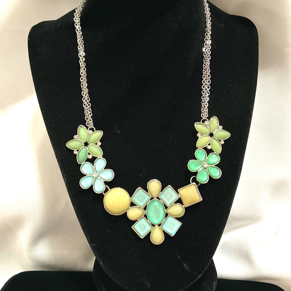 Women’s Fashion Bib Style Necklace with Blue, Green Flowers